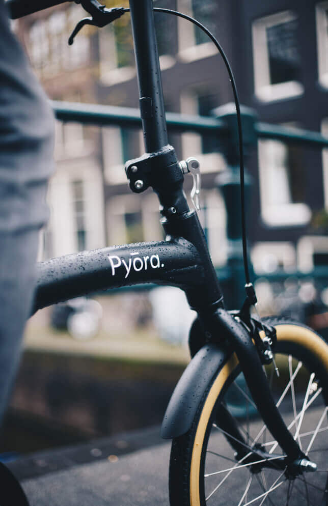 Pyora fietsen langs de grachten