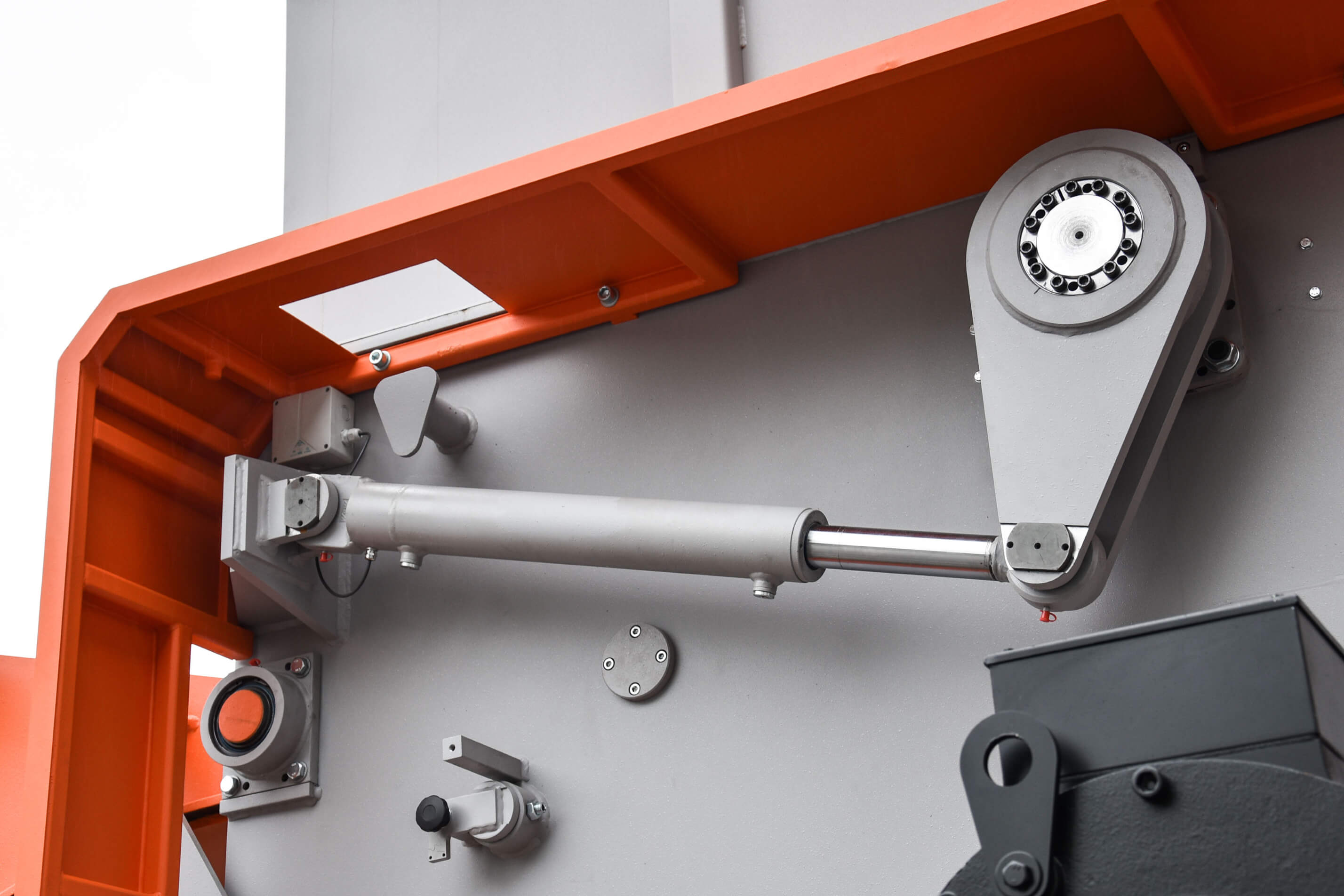 Photo of a Weima machine's hydraulic press